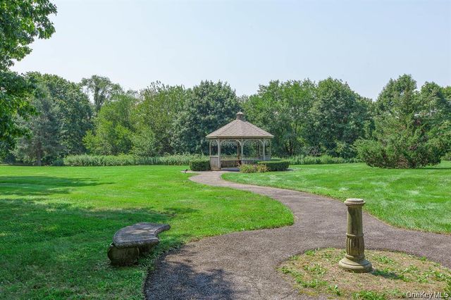 909 Fenway Road, Saint James, NY 11780