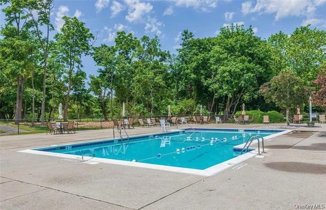 909 Fenway Road, Saint James, NY 11780