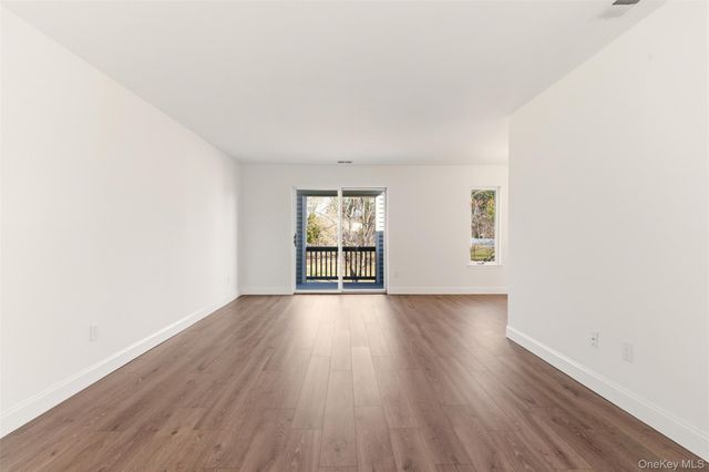 909 Fenway Road, Saint James, NY 11780