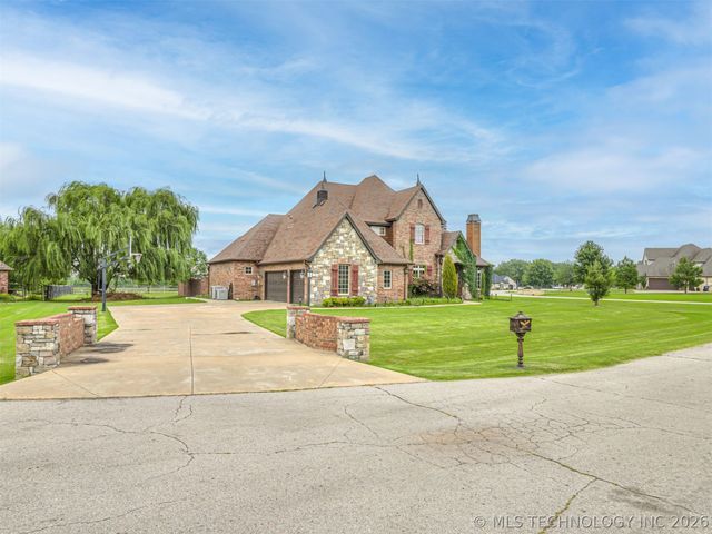 18961 Chickadee Court, Owasso, OK 74055