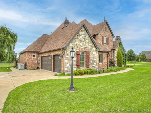 18961 Chickadee Court, Owasso, OK 74055