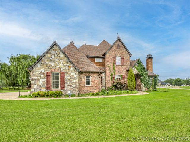 18961 Chickadee Court, Owasso, OK 74055