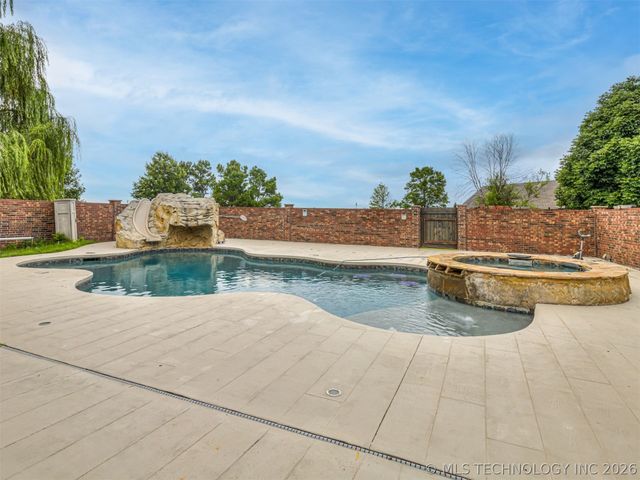 18961 Chickadee Court, Owasso, OK 74055