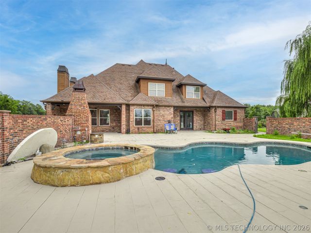 18961 Chickadee Court, Owasso, OK 74055