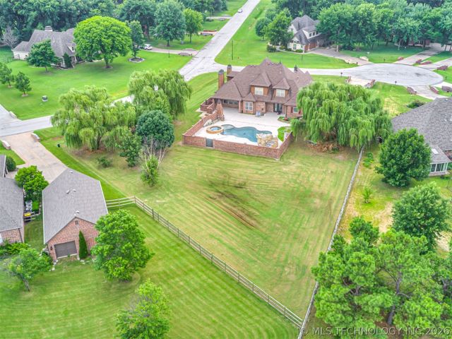 18961 Chickadee Court, Owasso, OK 74055