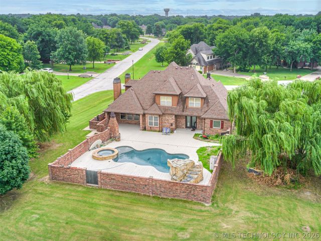 18961 Chickadee Court, Owasso, OK 74055