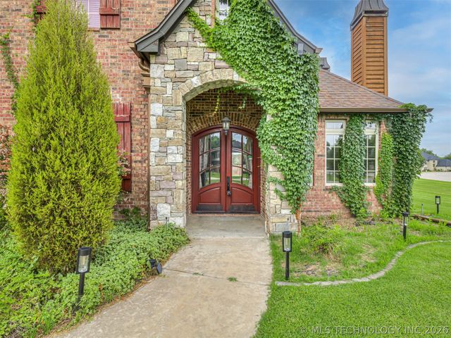18961 Chickadee Court, Owasso, OK 74055