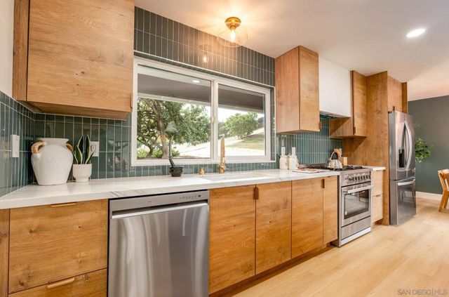 1602 Montgomery, Vista, CA 92084