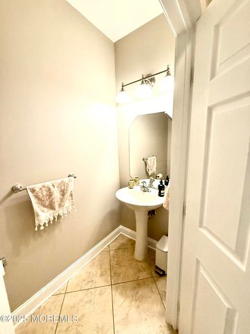 910 Abby Road, Middletown, NJ 07748