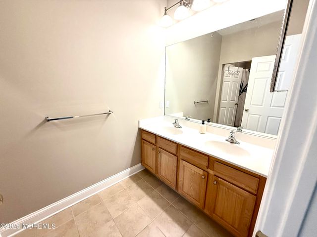 910 Abby Road, Middletown, NJ 07748