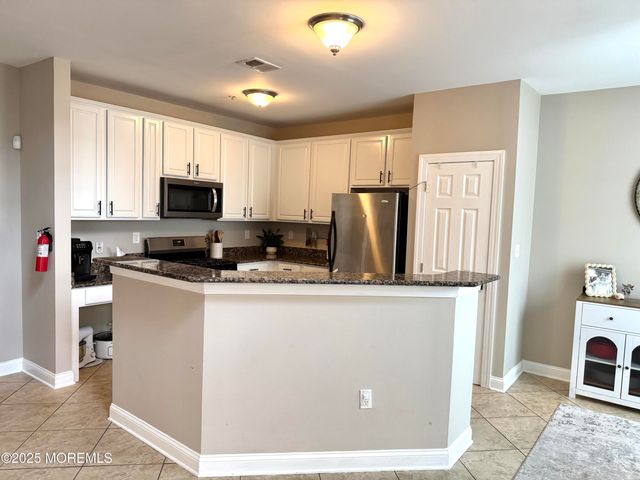 910 Abby Road, Middletown, NJ 07748