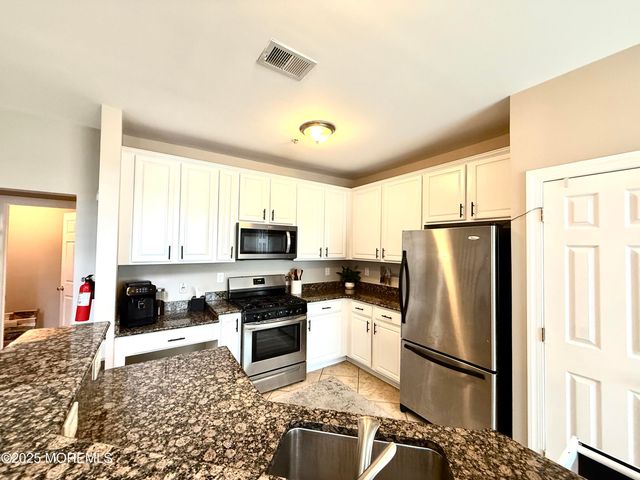 910 Abby Road, Middletown, NJ 07748