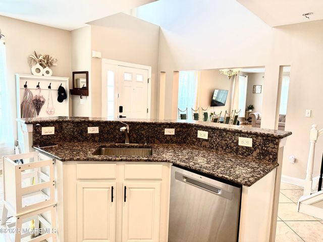 910 Abby Road, Middletown, NJ 07748