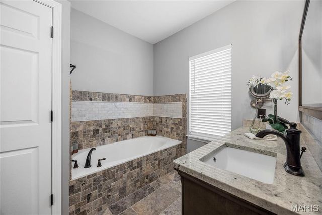 319 Lake Side View Lane, St Peters, MO 63376