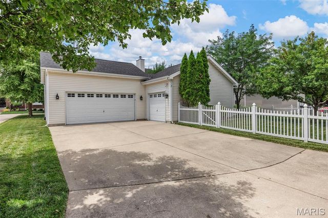 319 Lake Side View Lane, St Peters, MO 63376