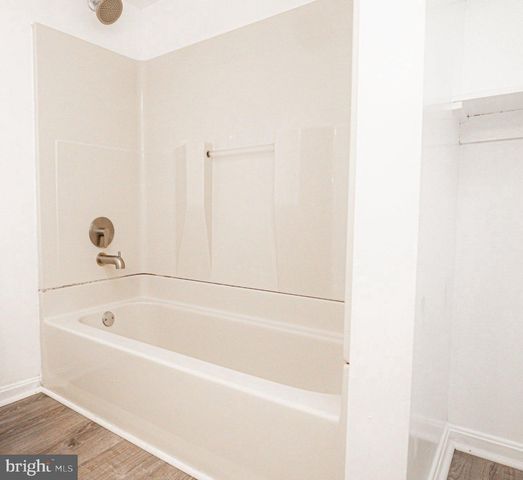 3242 HOLLY HILL DR, Falls Church, VA 22042