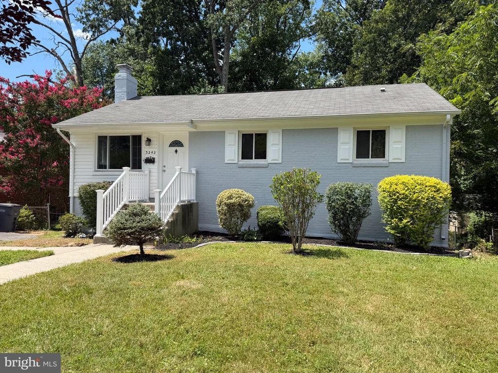 3242 HOLLY HILL DR, Falls Church, VA 22042