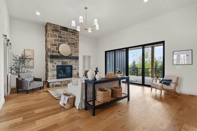 6811 Angelica Trail, Sun Prairie, WI 53590
