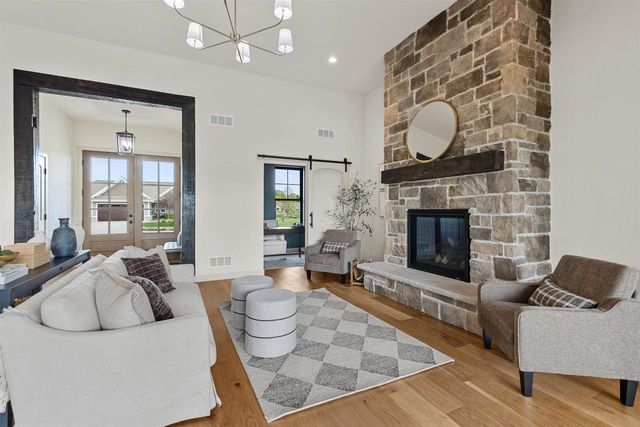 6811 Angelica Trail, Sun Prairie, WI 53590