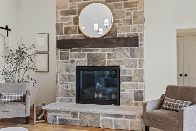 6811 Angelica Trail, Sun Prairie, WI 53590