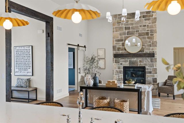 6811 Angelica Trail, Sun Prairie, WI 53590