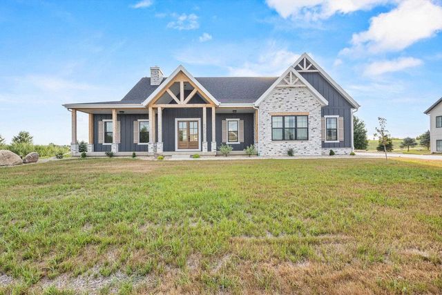6811 Angelica Trail, Sun Prairie, WI 53590