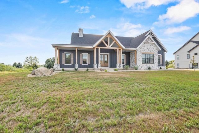 6811 Angelica Trail, Sun Prairie, WI 53590