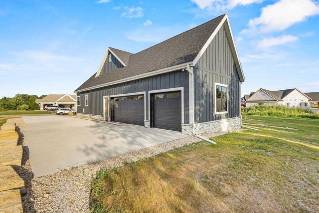6811 Angelica Trail, Sun Prairie, WI 53590
