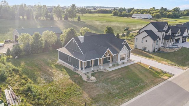 6811 Angelica Trail, Sun Prairie, WI 53590