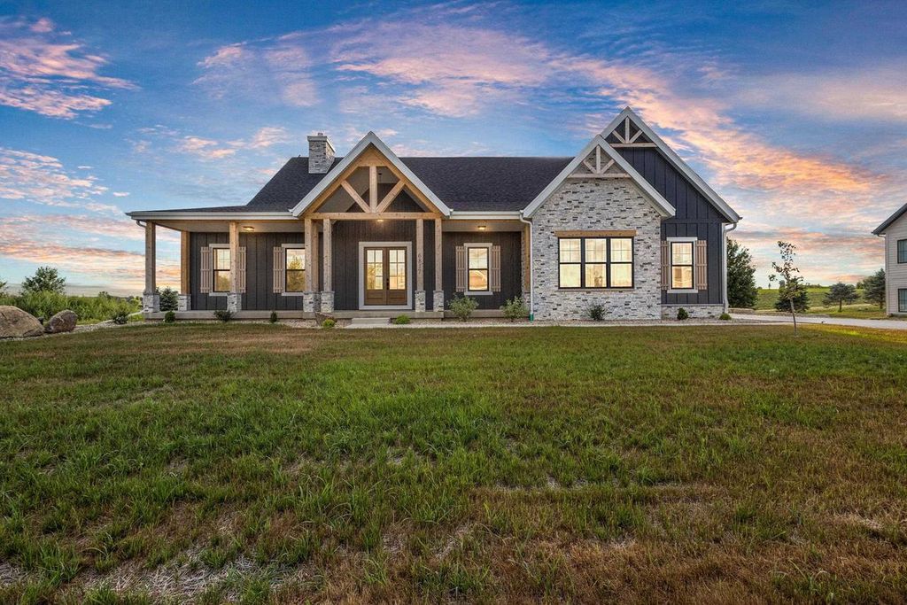 6811 Angelica Trail, Sun Prairie, WI 53590