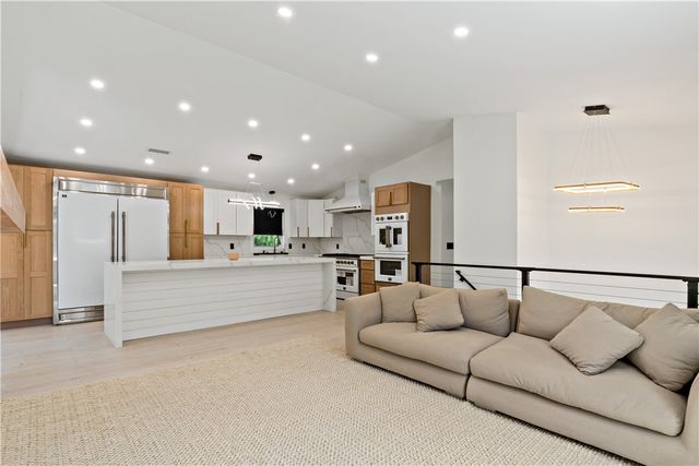433 Gravelly Hill Road, South Kingstown, RI 02879