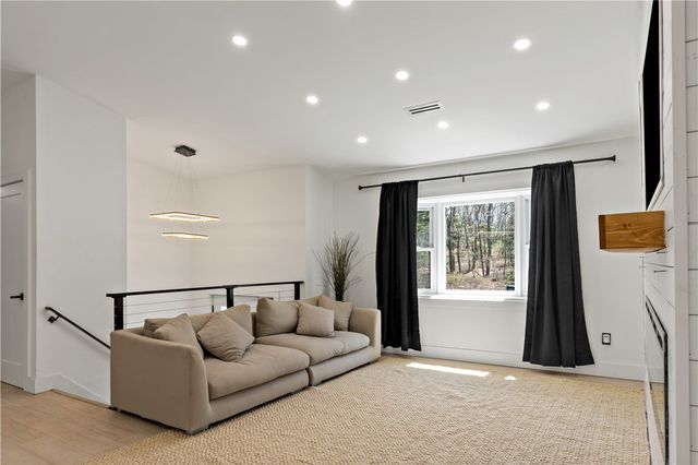 433 Gravelly Hill Road, South Kingstown, RI 02879