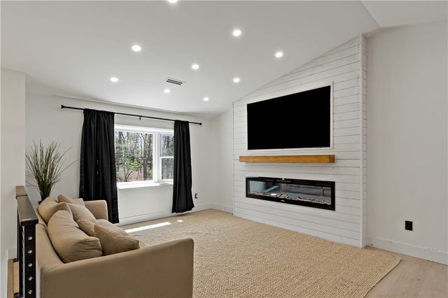 433 Gravelly Hill Road, South Kingstown, RI 02879