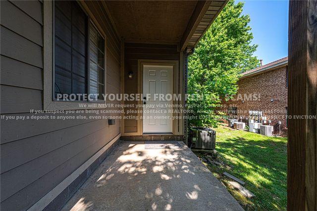 758 W Breeze Cove, Fayetteville, AR 72703