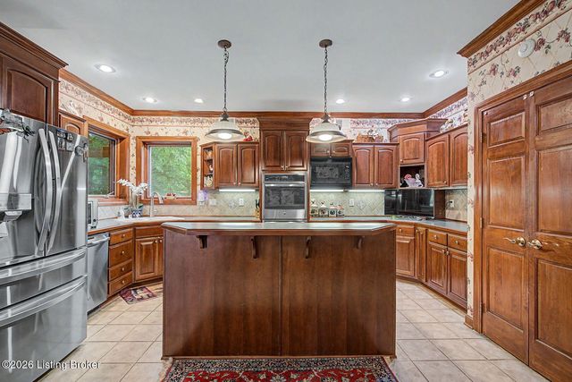 14713 Forest Creek Way, Louisville, KY 40245