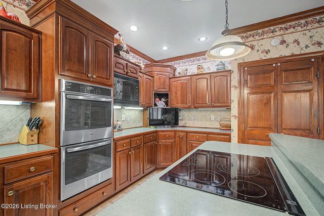 14713 Forest Creek Way, Louisville, KY 40245
