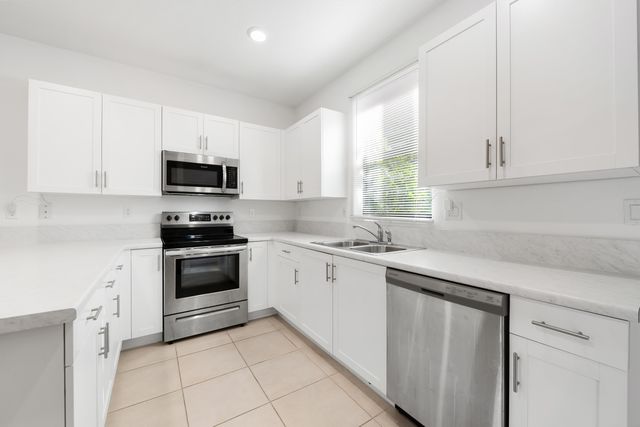 534 SW 19th Terrace, Fort Lauderdale, FL 33312
