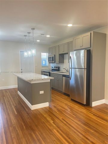 1084 92nd St 3, Bay Harbor Islands, FL 33154