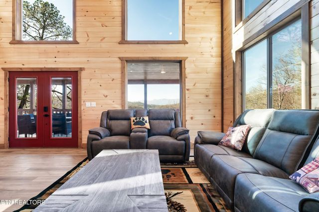 991 King Branch Rd Rd, Sevierville, TN 37876