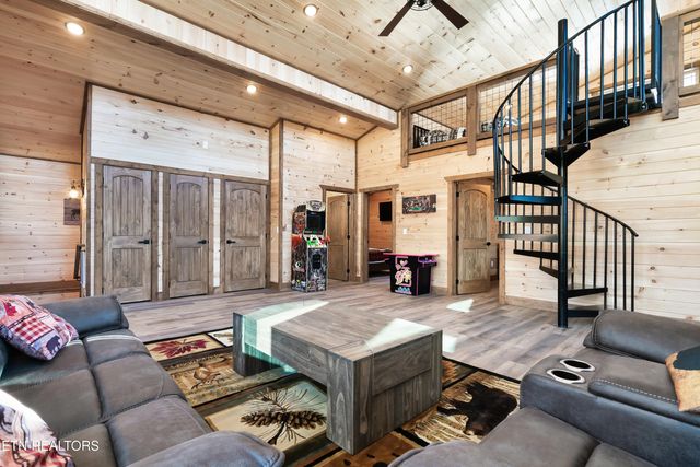 991 King Branch Rd Rd, Sevierville, TN 37876