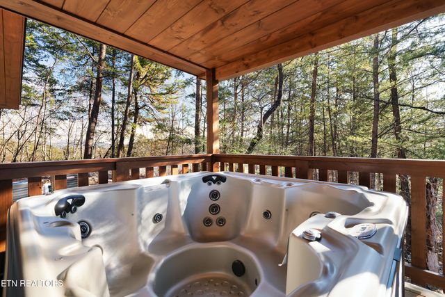 991 King Branch Rd Rd, Sevierville, TN 37876