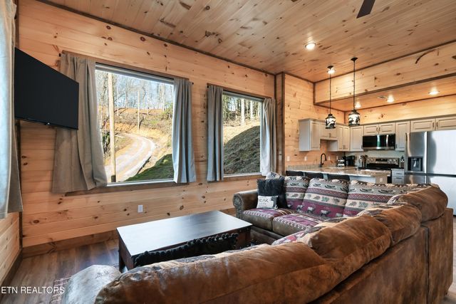 991 King Branch Rd Rd, Sevierville, TN 37876