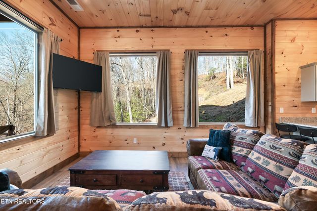 991 King Branch Rd Rd, Sevierville, TN 37876