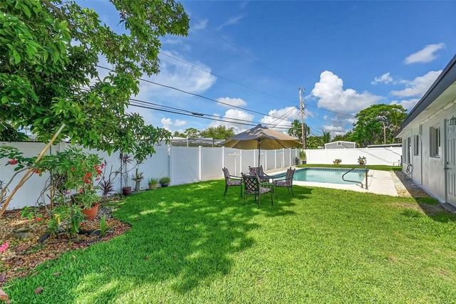 232 SW 9th Ct, Pompano Beach, FL 33060