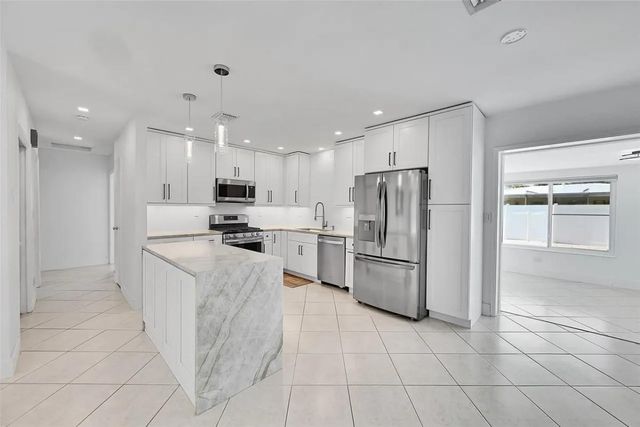 232 SW 9th Ct, Pompano Beach, FL 33060