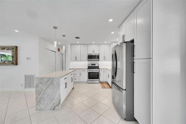 232 SW 9th Ct, Pompano Beach, FL 33060