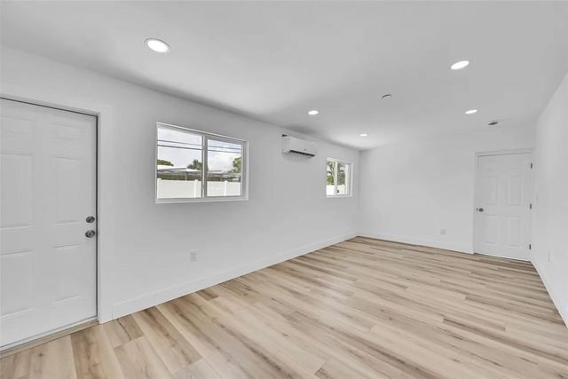 232 SW 9th Ct, Pompano Beach, FL 33060