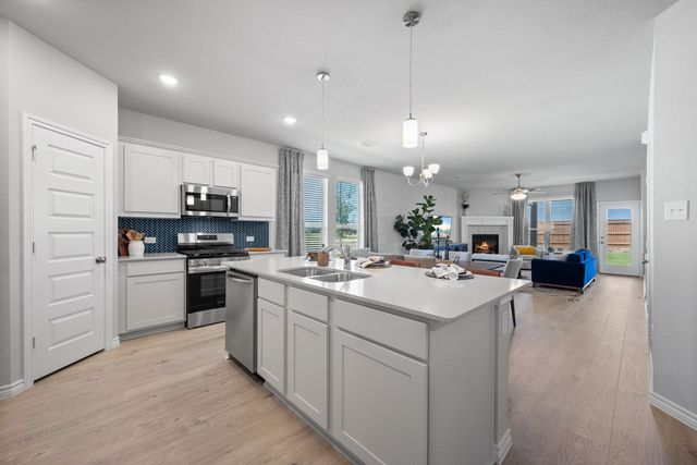 1808 Apache Circle, Cleburne, TX 76033