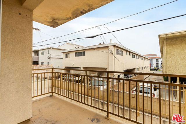 3328 OAKHURST Avenue 110, Los Angeles, CA 90034