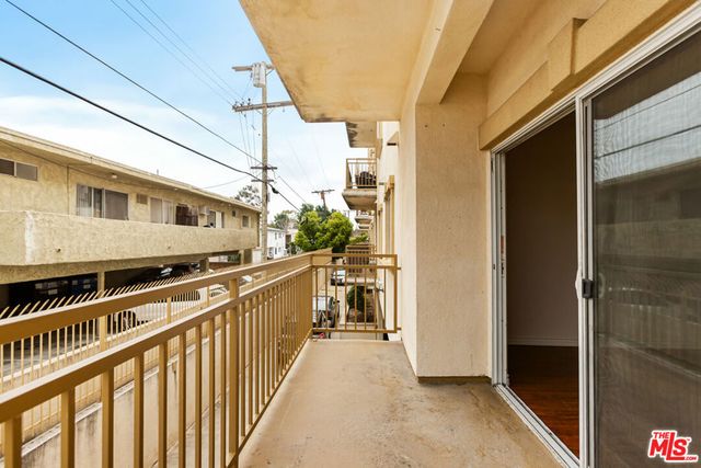 3328 OAKHURST Avenue 110, Los Angeles, CA 90034